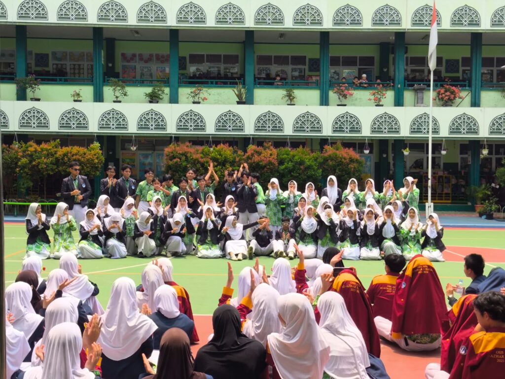 Kebersamaan setelah melihat pertunjukan OSIS SMPIA 28 Cibinong yang disaksikan OSIS SMPIA 3 Bintaro