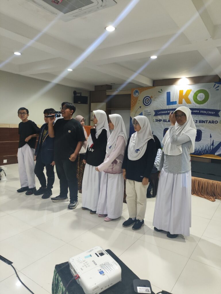 Murid SMP Islam Al Azhar 3 Bintaro mengikuti kegiatan LKO