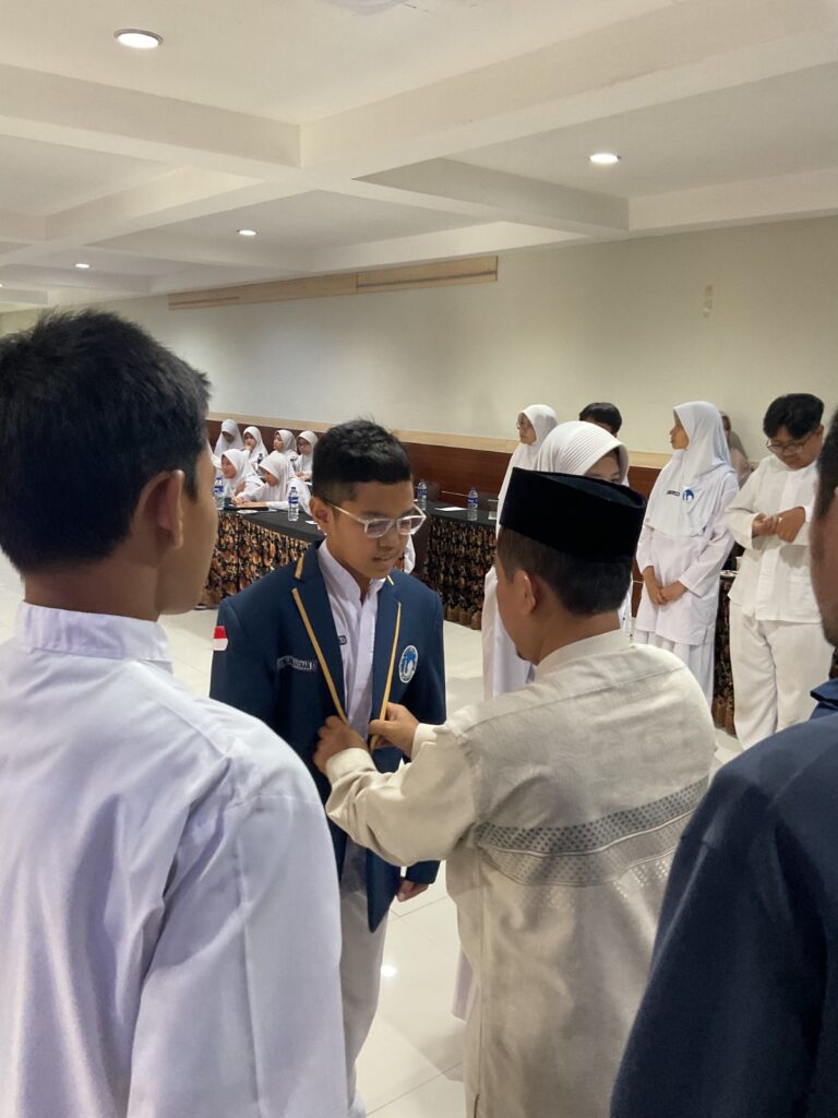 Pengukuhan Ketua OSIS SMP Islam Al Azhar 3 Bintaro